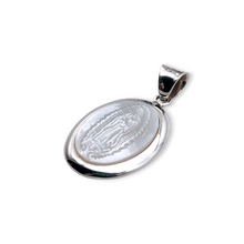 Cargar imagen en el visor de la galería, Medalla Virgen De Guadalupe Tallada En Concha Bisel Plata