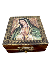 Cargar imagen en el visor de la galería, ARRAS VIRGEN DE GUADALUPE MONEDAS BISEL ORO LAMINADO