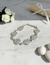 Cargar imagen en el visor de la galería, Pulsera Plata / Medallas San Benito