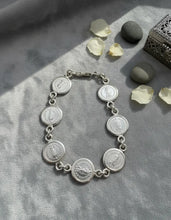 Cargar imagen en el visor de la galería, Pulsera Plata / Medallas San Benito