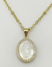 Cargar imagen en el visor de la galería, Juego De Collar Y Anillo Con Virgen De Guadalupe Tallada