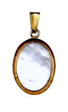 Cargar imagen en el visor de la galería, Medalla Virgen de Guadlaupe Madre perla con bisel Oro 14 k