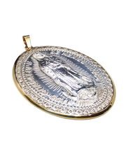 Cargar imagen en el visor de la galería, Medalla Extra grande Virgen De Guadalupe bisel oro 14 k