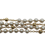 Cargar imagen en el visor de la galería, Rosario Perla Rosa Mística | Baño de oro de 24 k | Incluye caja de plástico blanca