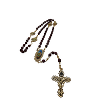 Cargar imagen en el visor de la galería, PORTA ROSARIO CON AROMA PALO DE ROSA