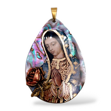 Cargar imagen en el visor de la galería, Medallón Artesanal Virgen De Guadalupe En Concha Abulón