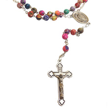 Cargar imagen en el visor de la galería, Rosario de colores | Medalla con Virgen de Guadalupe