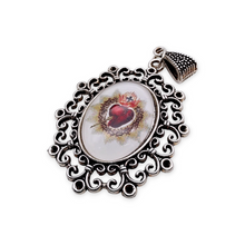 Cargar imagen en el visor de la galería, Medallón plateado pewter modelo calado
