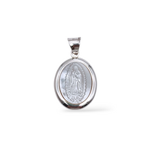 Cargar imagen en el visor de la galería, Medalla Virgen De Guadalupe Tallada En Concha Bisel Plata
