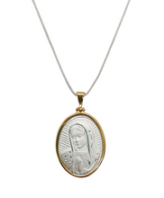 Cargar imagen en el visor de la galería, Medalla plata Virgen de Guadalupe | Doble vista
