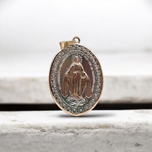 Cargar imagen en el visor de la galería, Medalla Milagrosa, Plata Con Virgen Y Bisel En Oro 14 K
