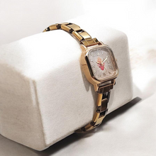 Cargar imagen en el visor de la galería, Reloj Dorado De Pulsera Eslabon Italiano
