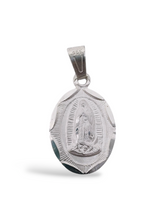 Cargar imagen en el visor de la galería, Medalla Con Cadena De  Plata  / Virgen De Guadalupe
