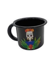 Cargar imagen en el visor de la galería, Taza de peltre Catrina
