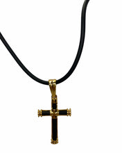 Cargar imagen en el visor de la galería, Cruz Dije Laminada | 14 K | Collar caucho
