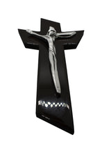 Cargar imagen en el visor de la galería, Cristo Pewter con base madera
