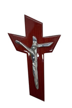 Cargar imagen en el visor de la galería, Cristo Pewter con base madera
