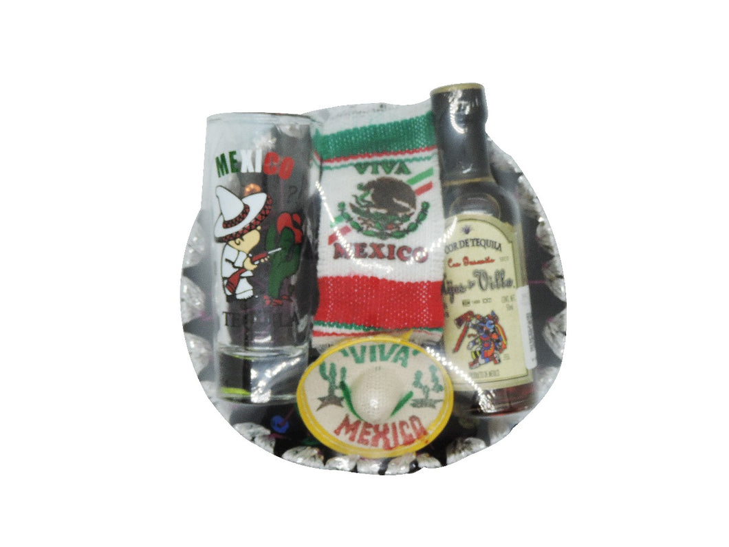 Sombrero con tequila y tequilero