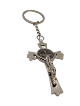 Cargar imagen en el visor de la galería, Llavero Cristo San Benito | Paquete
