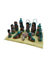 Cargar imagen en el visor de la galería, Nacimiento Mini Hecho De Barro
