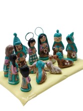 Cargar imagen en el visor de la galería, Nacimiento Mini Hecho De Barro
