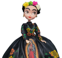 Cargar imagen en el visor de la galería, Muñeca Frida | Vestidos Típicos México
